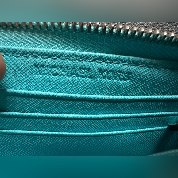 Micheal Kors Jet Set Wristlet - Picture 7 of 9